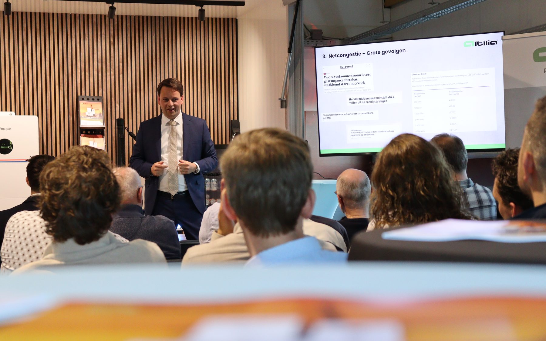 Spreker over netcongestie voor een volle zaal